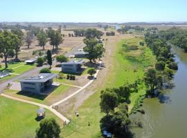 Stirling Estate Chalets, hotel v destinaci Capel