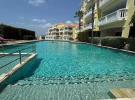 Modern appartement bij zee met zwembad op Blue Bay - Tripletree the hill