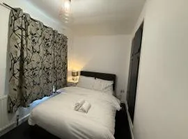 Stunning 4-Bed House in Bridgend