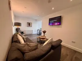 Franks Apt 1 - Outdoor Courtyard - Sleeps 6