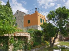 Haus Ante mit Meerblick, hotel di Podgora