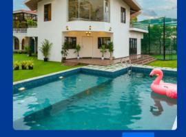 EKOSTAY - 8BHK La Flamingo Villa with Private Turf