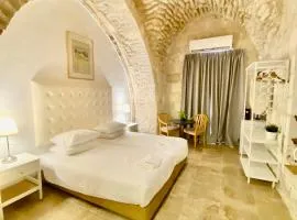 Christian Quarter Studio I
