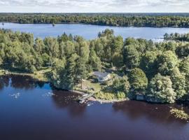 Sjötomt Borshult, hotel v destinaci Diö