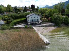 Villa pieds dans l'eau du Lac du Bourget, Hotel in Brison-Saint-Innocent