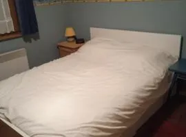 Chambre à la campagne ,au Soleil levant