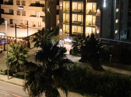 울치니에 위치한 호텔 Hotel Platinum Lux