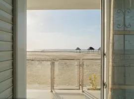 Apartamentos el mochilero frente a la playa piso 1 apto 2