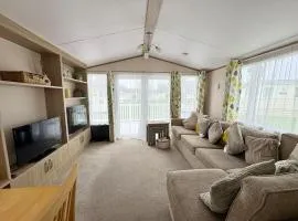 Lemon Tree Lodge, Dog Friendly, Free Hoburne Passes