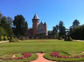 Château de Busset, hotel v destinaci Busset