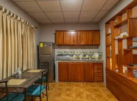 Mini Suite Queen & Twin Sofa Bed & Kitchen - AIR CONDITIONING