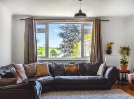 The Hideaway - Spacious 3 Bedroom Apartment