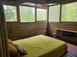 Espacio Las Abejas Cabaña El Sauce, villa in Tigre