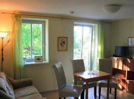 Ferienwohnung Birnengarten am Pfarrgarten Starkow, hotel in Velgast