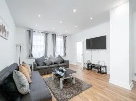 Central London Family Apt Near 02 Arena, ExCel Centre with Parking