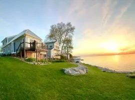 The Sunset Cottage - Lakefront with Private Beach