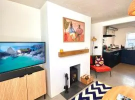 Palms 1 - Wood burner, 5 min walk to beach+parking