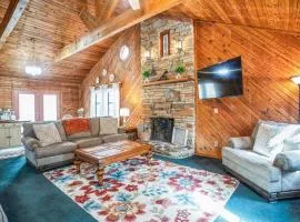 Spacious Gatlinburg Cabin Home Hot Tub King Beds Game Room、ガトリンバーグのシャレー
