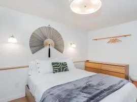 Luxury guest suite with private bath