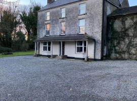 Farnagh House - En Suite Bedrooms, hotel v destinaci Moate