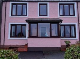 Marine House Holiday Home, hótel í Portree