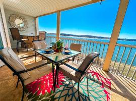 Lakefront Condo Wdockdeckpools-sleeps 6, βίλα σε Lake Ozark
