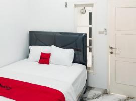 RedDoorz at Jalan Terusan Ryacudu near Exit Tol Kotabaru Lampung, hotel v destinaci Kedaton