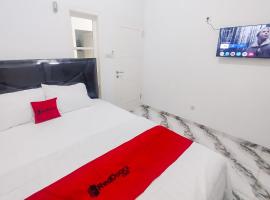 RedDoorz at Jalan Terusan Ryacudu near Exit Tol Kotabaru Lampung – hotel w mieście Kedaton