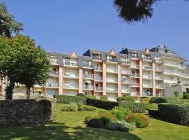 Apartment in St Quay near Seven Beaches