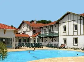 Cassen Holiday House with Pool