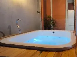 CASA CLIMATIZADA COM HIDROMASSAGEM PRÓXIMO BETO CARRERO E PRAIAS - Casa 2 DuMar Hospedagem