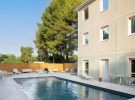 Logis Hôtel de Port d'Alon - St Cyr sur Mer, hotel v destinácii Saint-Cyr-sur-Mer