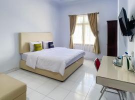 Urbanview Hotel Grand Seven One Kota, hotel Manna városában