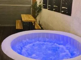 HotTub,Sauna,Massage,BBQ,Games,Beach!