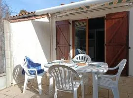 Maison cosy avec terrasse et accès piscine, Notre-Dame-de-Monts - 4 pers - FR-1-540-316