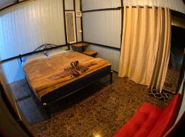 PinkHouse, acomoda&ccedil;&atilde;o com cozinha em Ban Bang Bao