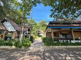 Tok Little Hut
