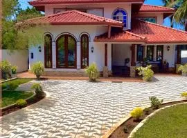 Gemlita Villa in Uswetakeiyawa