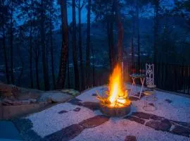 Alaya Stays Pine Shadow Flamingo Suite with Views & Restaurant