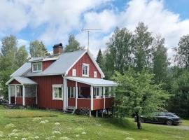 Charming Family-Friendly Villa, vila v destinaci Lesjöfors