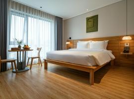Nam Dat Hotel by D'Lecia Ha Long, hotel i Ha Long