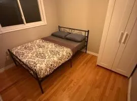 Kitchener Cheapest Stay Near Downtown, Airport- Self Checkin,24 Hrs