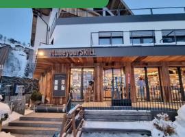 SKILL Mountain Lodge - Ski und Bike Hostel im Sommer mit JOKER CARD, hostel v Saalbachu
