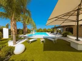 Villa Oxidiana with pool and garden