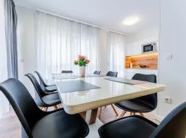 Flex SelfCheckIns 98 - Zagreb - 2 Bedrooms - Parking - Loggia