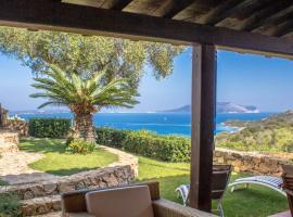 Sardinian dream - Sea view, pool & parking!, hotel in Porto Istana