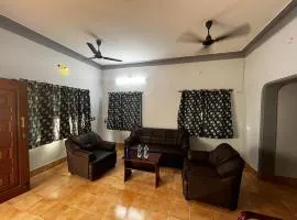Madura Homestay - Gorgeous Home with 2BHK 5 minutes from NH44