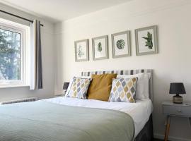 Harlowe Mousehole Hideaway two bedrooms with parking, bungalou din Mousehole