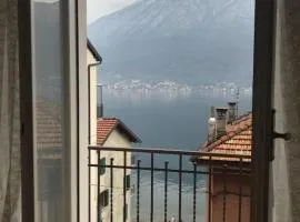 The Family Houses - Apartments with Balcony and Lake View