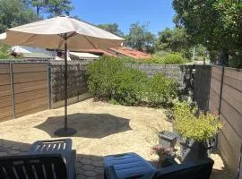 Hameau des Alouettes villa patio 17 terrasse et jardinet proximité plages centre ville